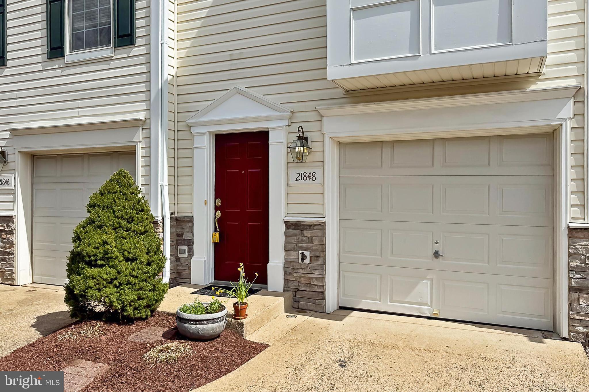 21848 COBBLE POND SQ