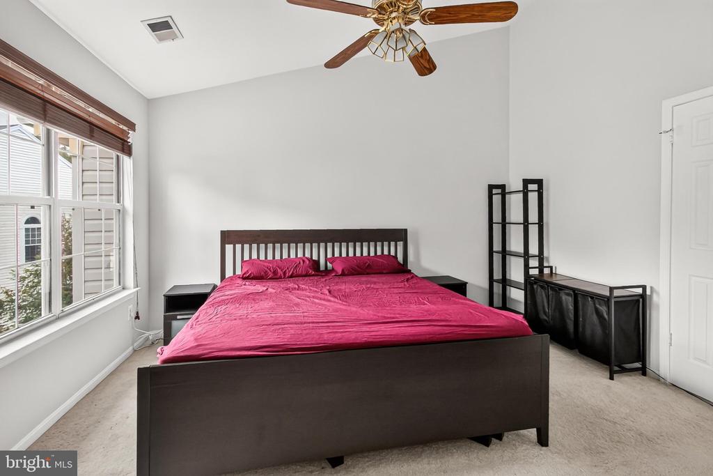 47582 COMER SQUARE