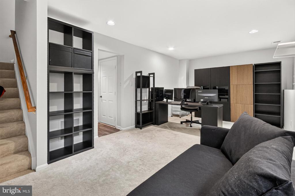 47582 COMER SQUARE