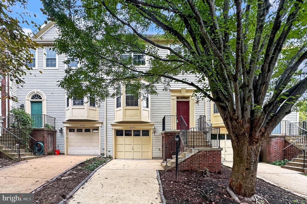47582 COMER SQUARE