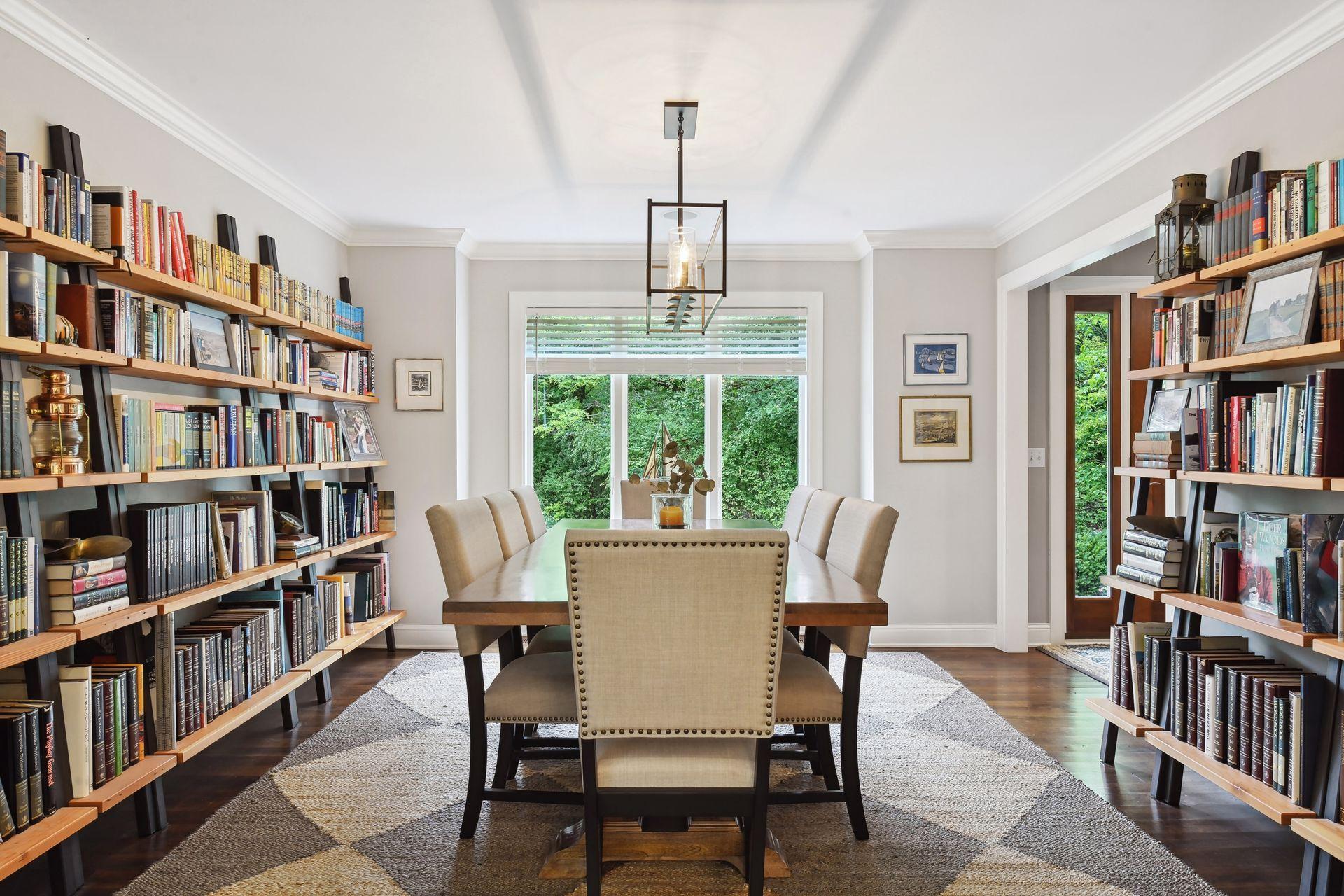 18607 South Ln, Minnetonka