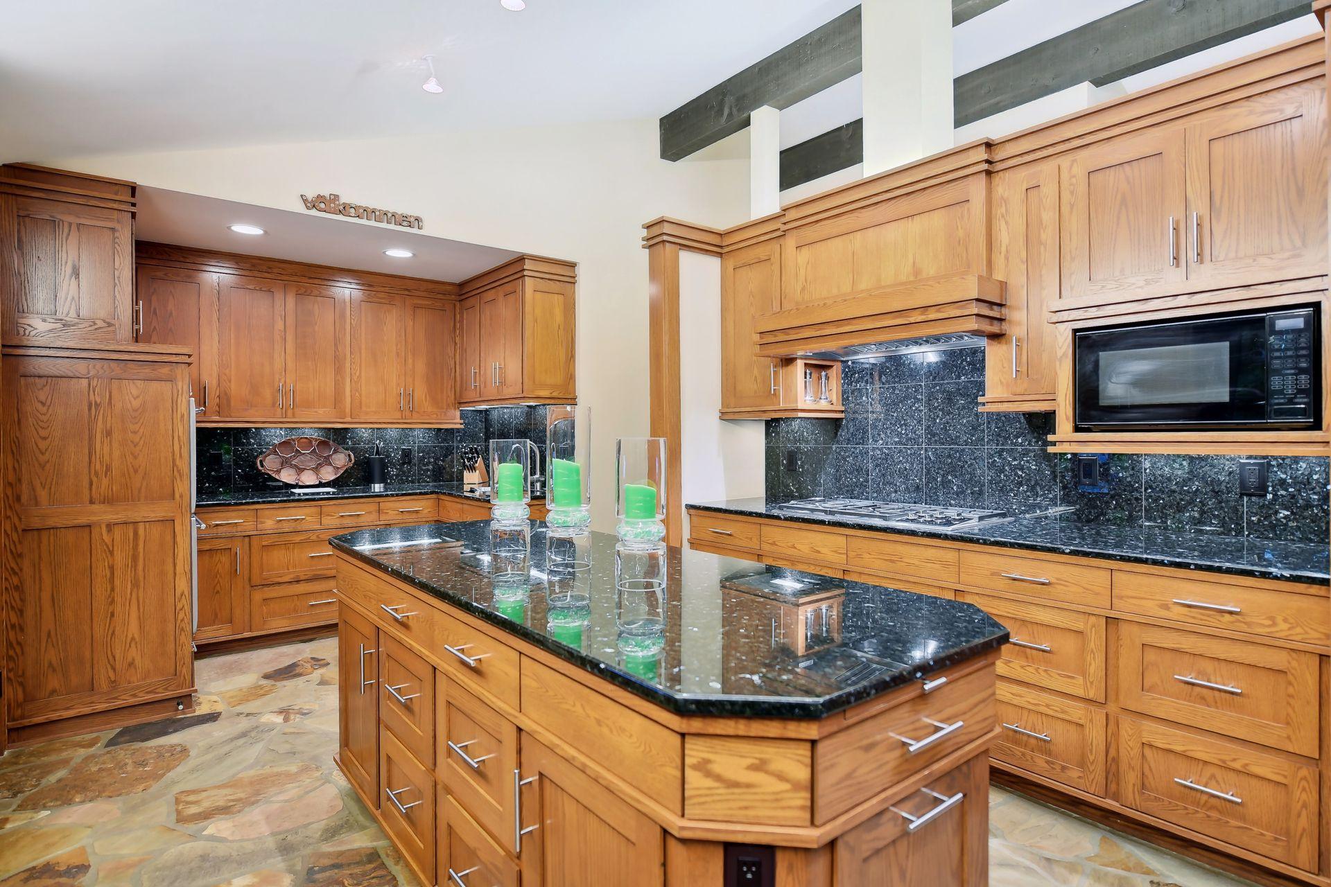 200 Black Oaks Ln, Plymouth