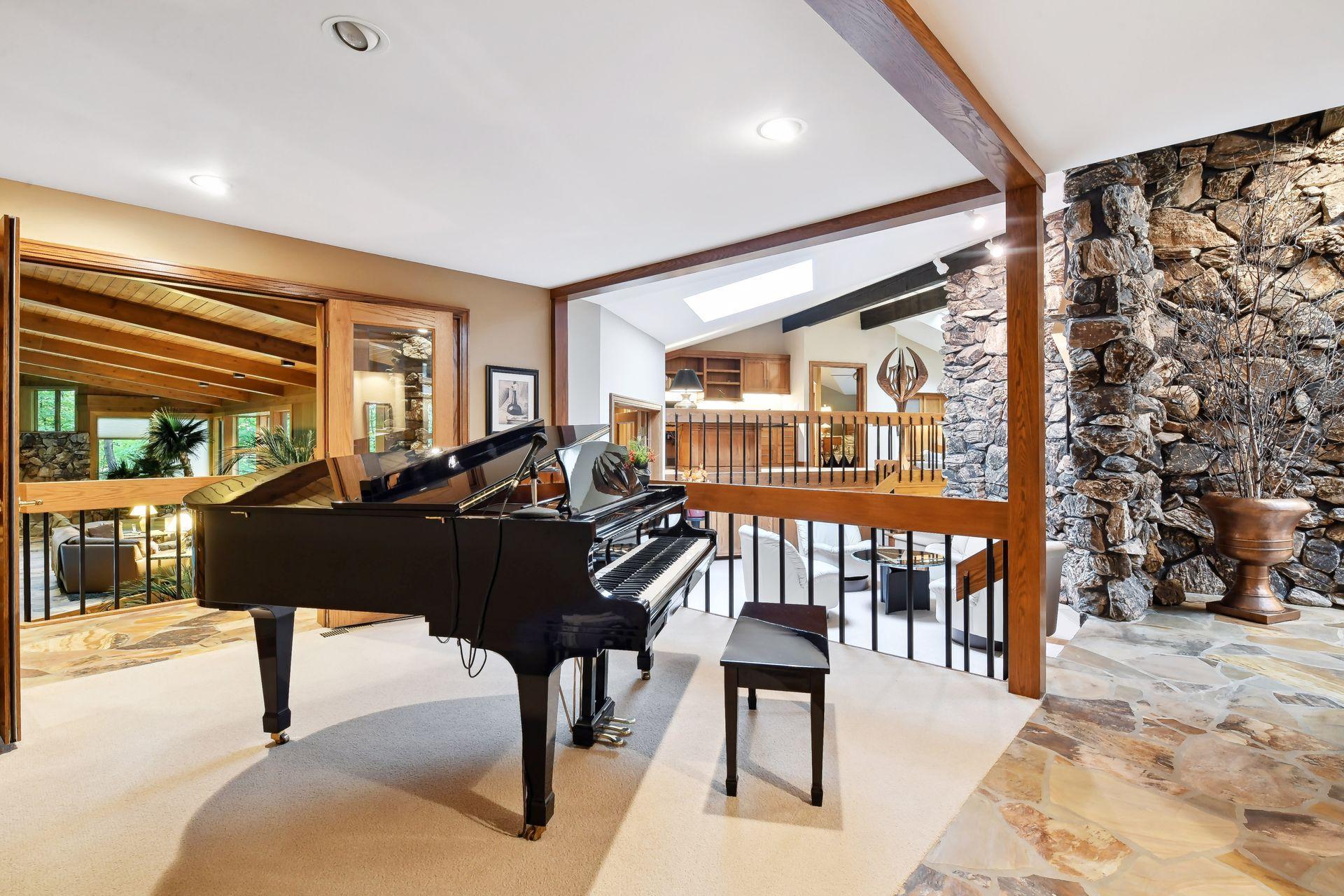 200 Black Oaks Ln, Plymouth