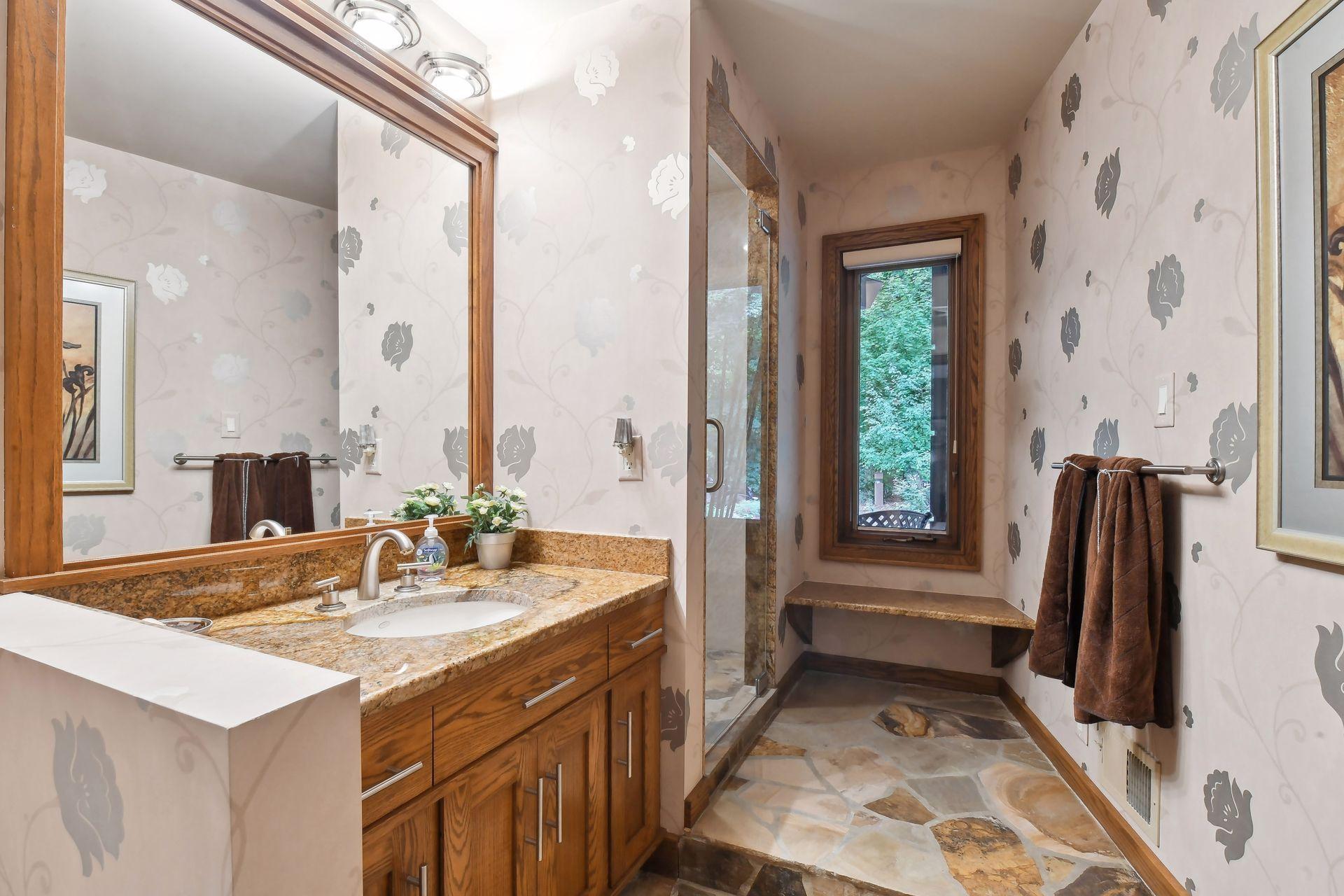 200 Black Oaks Ln, Plymouth