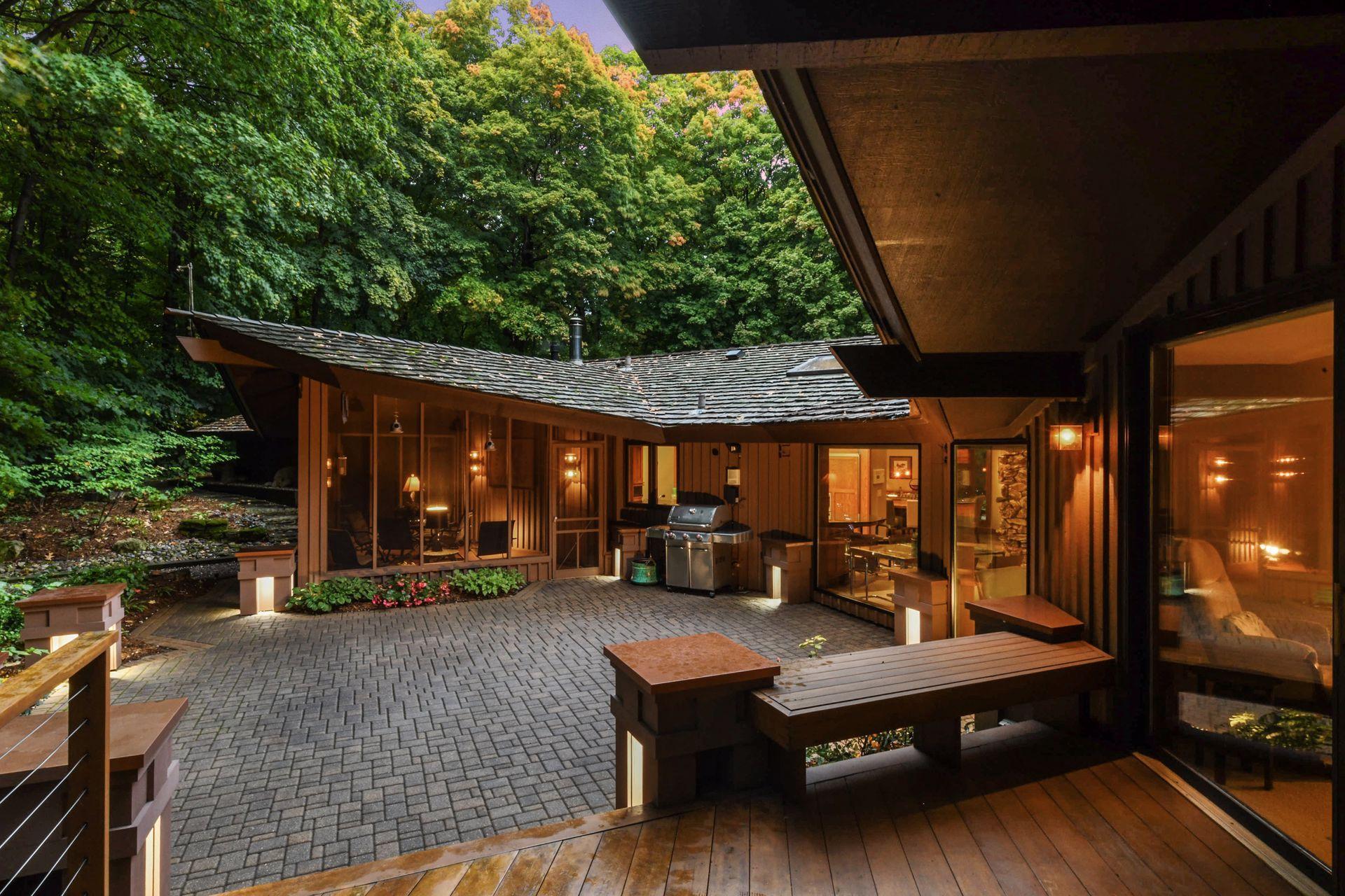 200 Black Oaks Ln, Plymouth