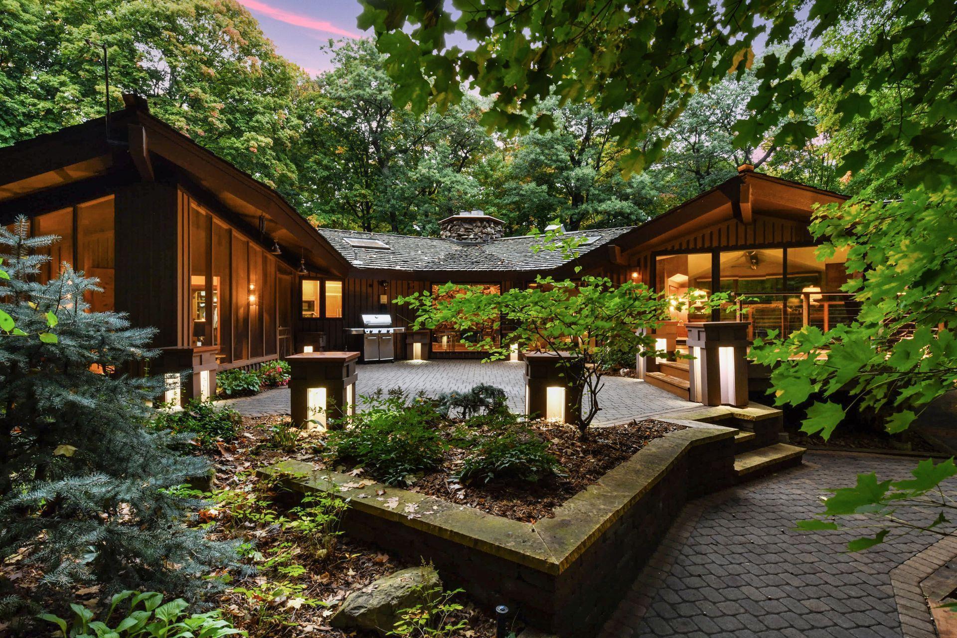 200 Black Oaks Ln, Plymouth