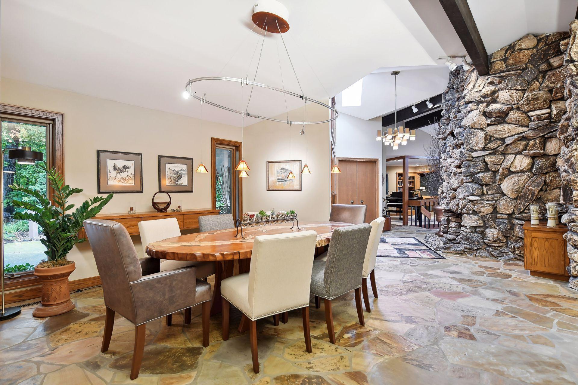 200 Black Oaks Ln, Plymouth