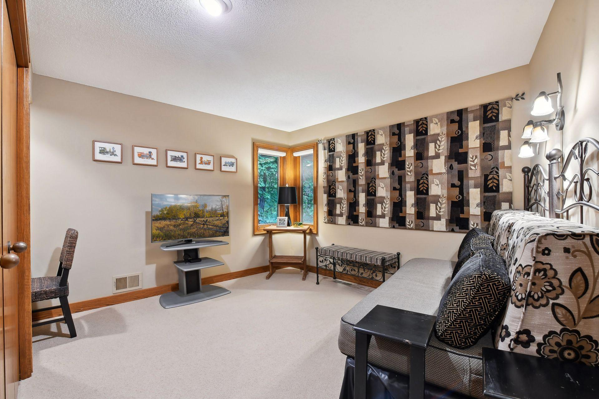 200 Black Oaks Ln, Plymouth