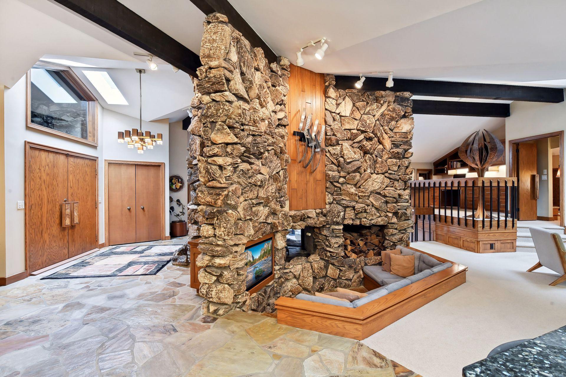 200 Black Oaks Ln, Plymouth