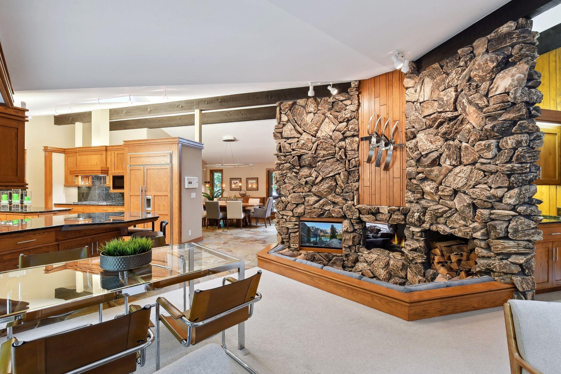 200 Black Oaks Ln, Plymouth