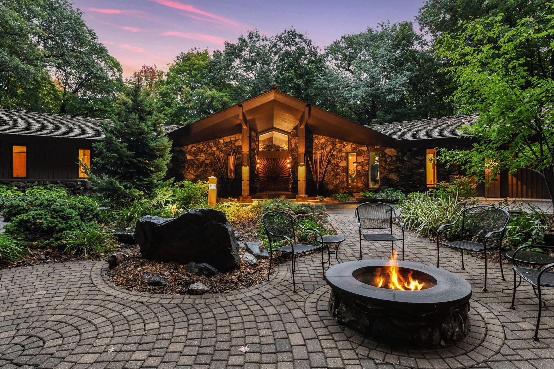 200 Black Oaks Ln, Plymouth