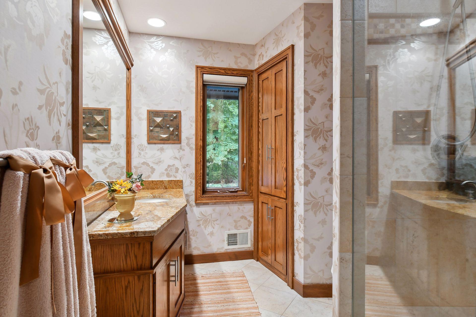 200 Black Oaks Ln, Plymouth