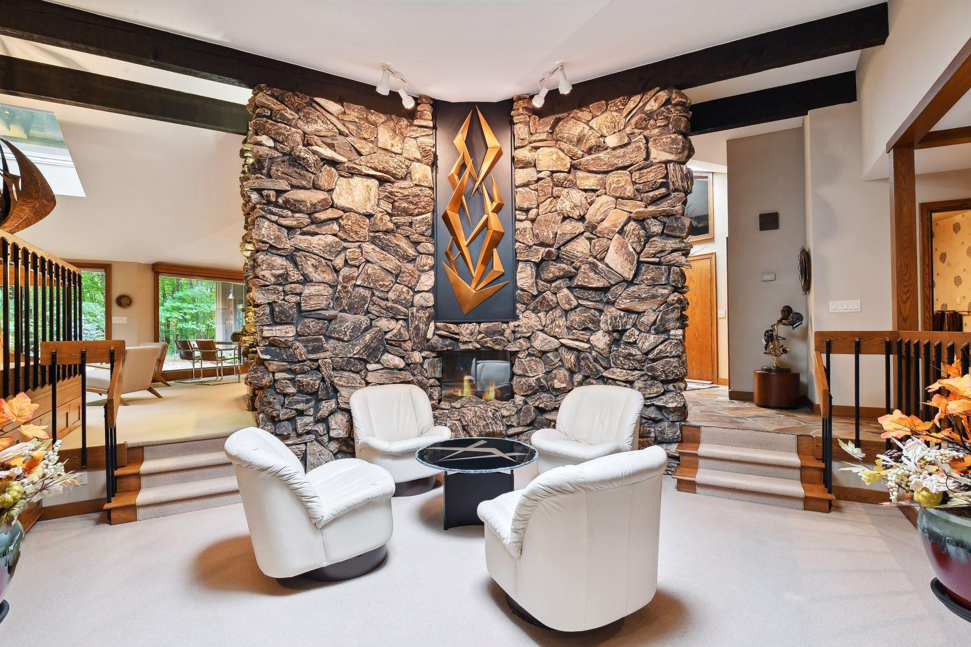 200 Black Oaks Ln, Plymouth