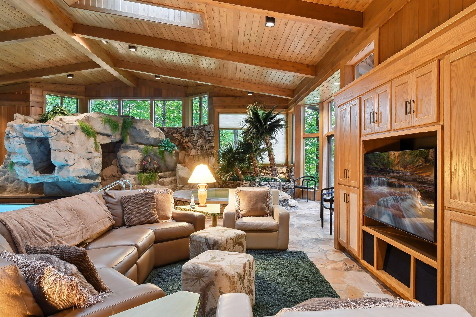 200 Black Oaks Ln, Plymouth