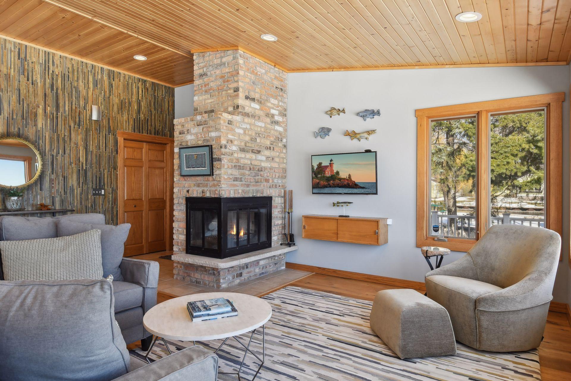 3669 Northshore Dr, Orono