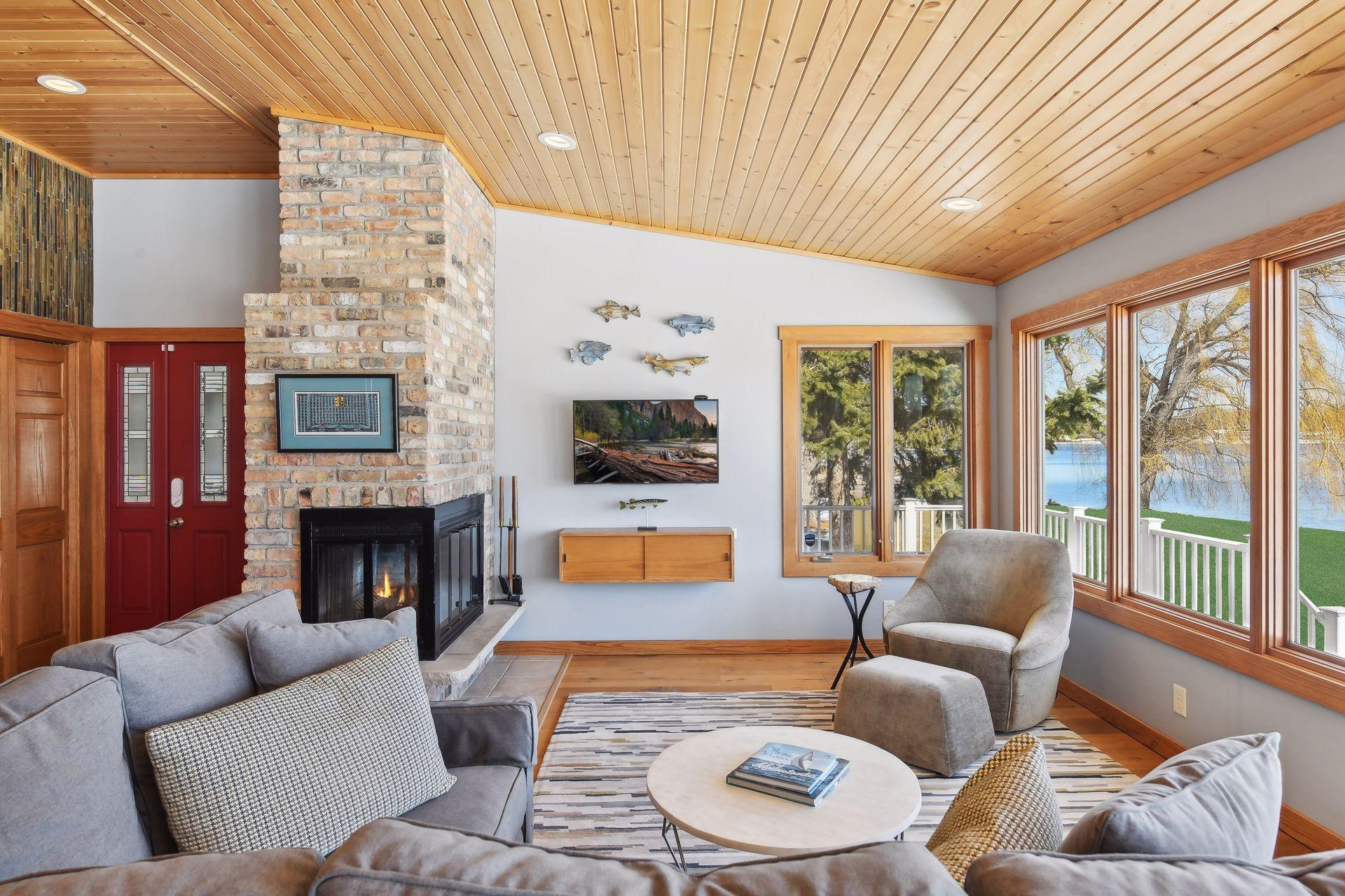 3669 Northshore Dr, Orono