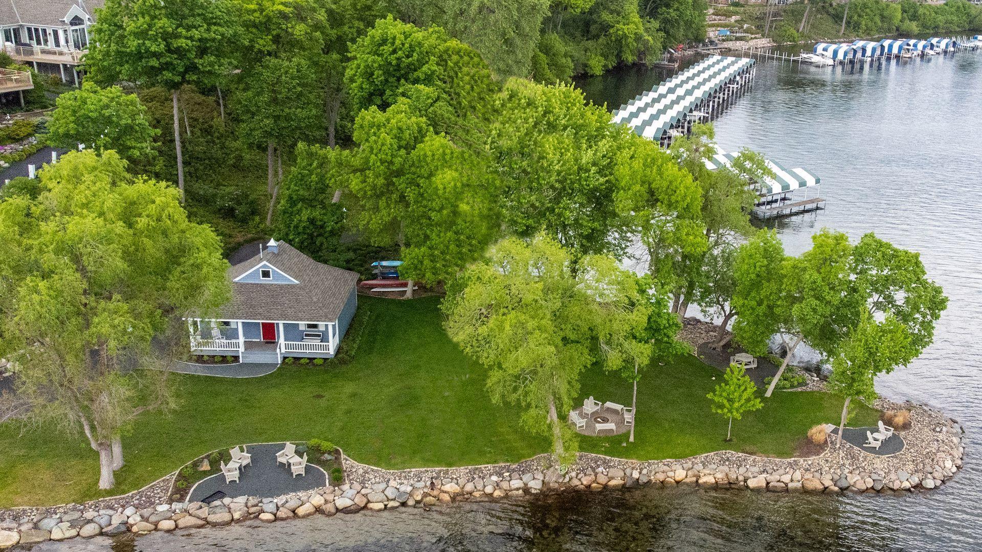 2994 Pelican Point Cir, Mound