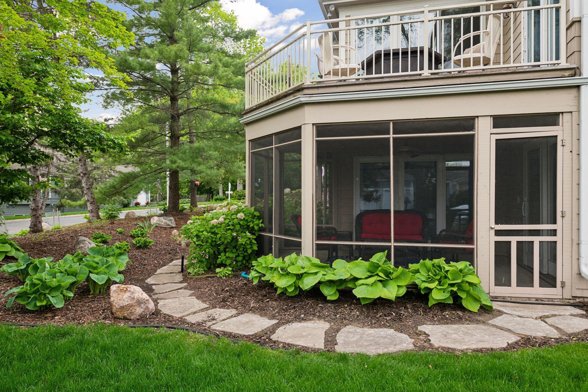 2994 Pelican Point Cir, Mound