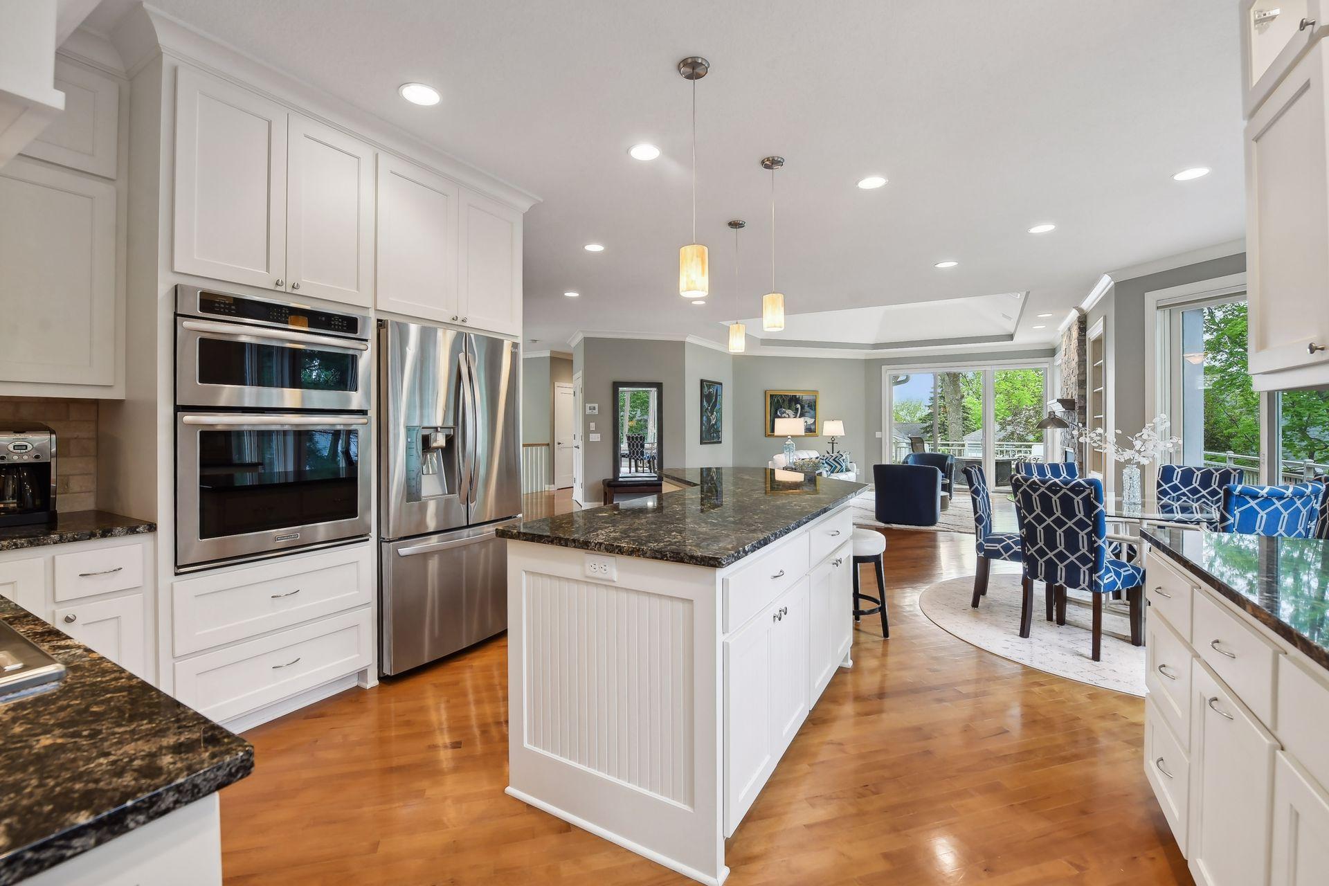 2994 Pelican Point Cir, Mound