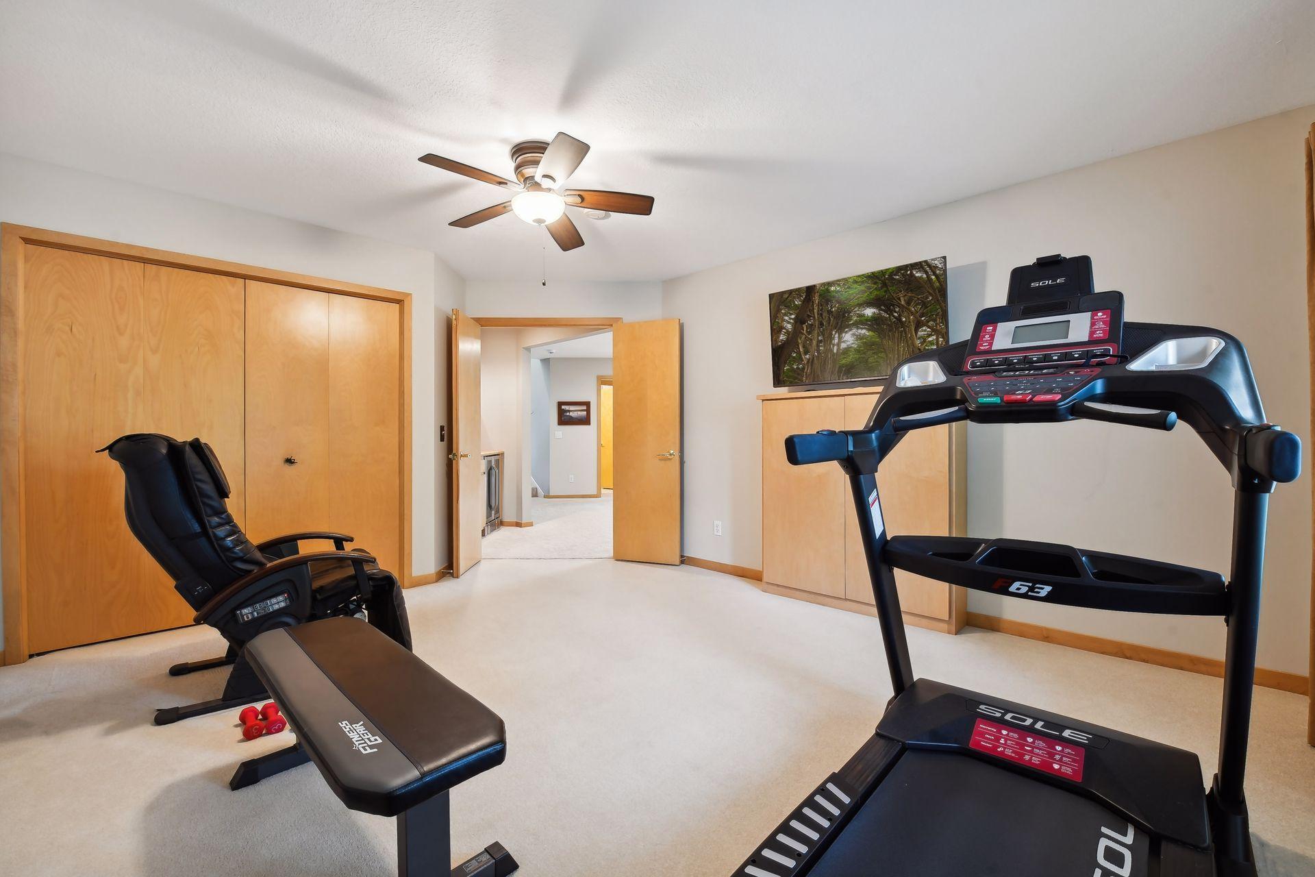 2994 Pelican Point Cir, Mound