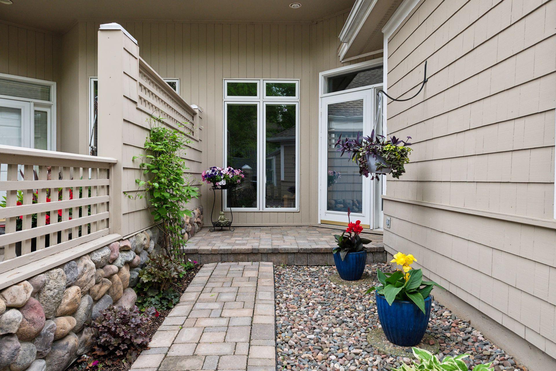 2994 Pelican Point Cir, Mound