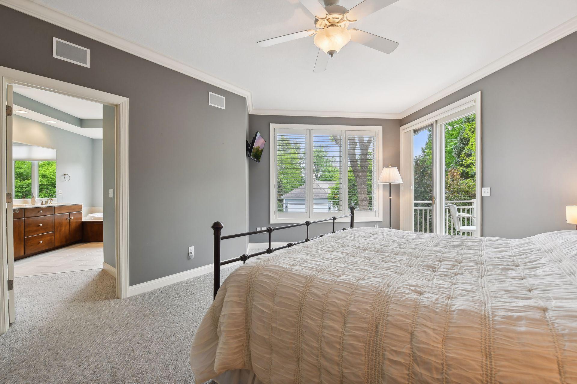 2994 Pelican Point Cir, Mound