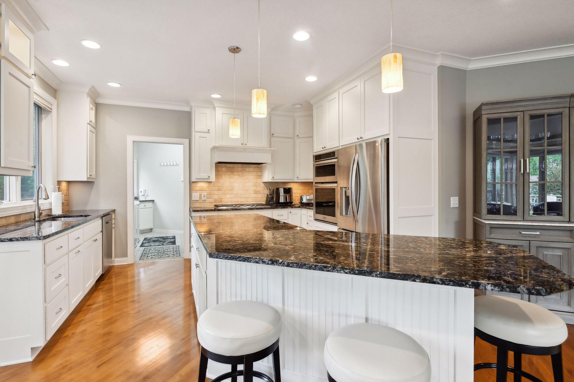 2994 Pelican Point Cir, Mound