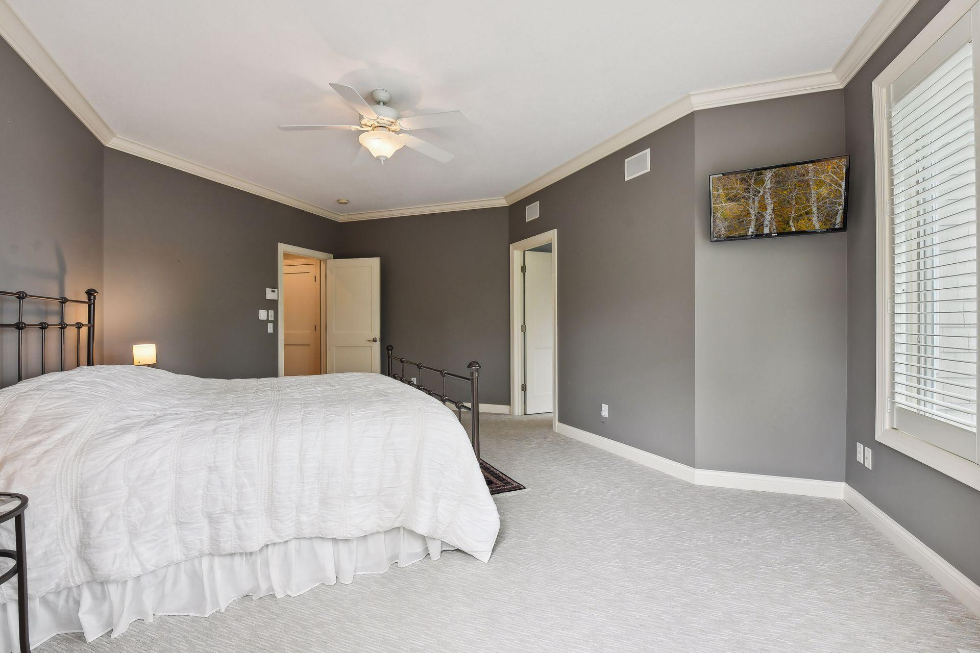 2994 Pelican Point Cir, Mound