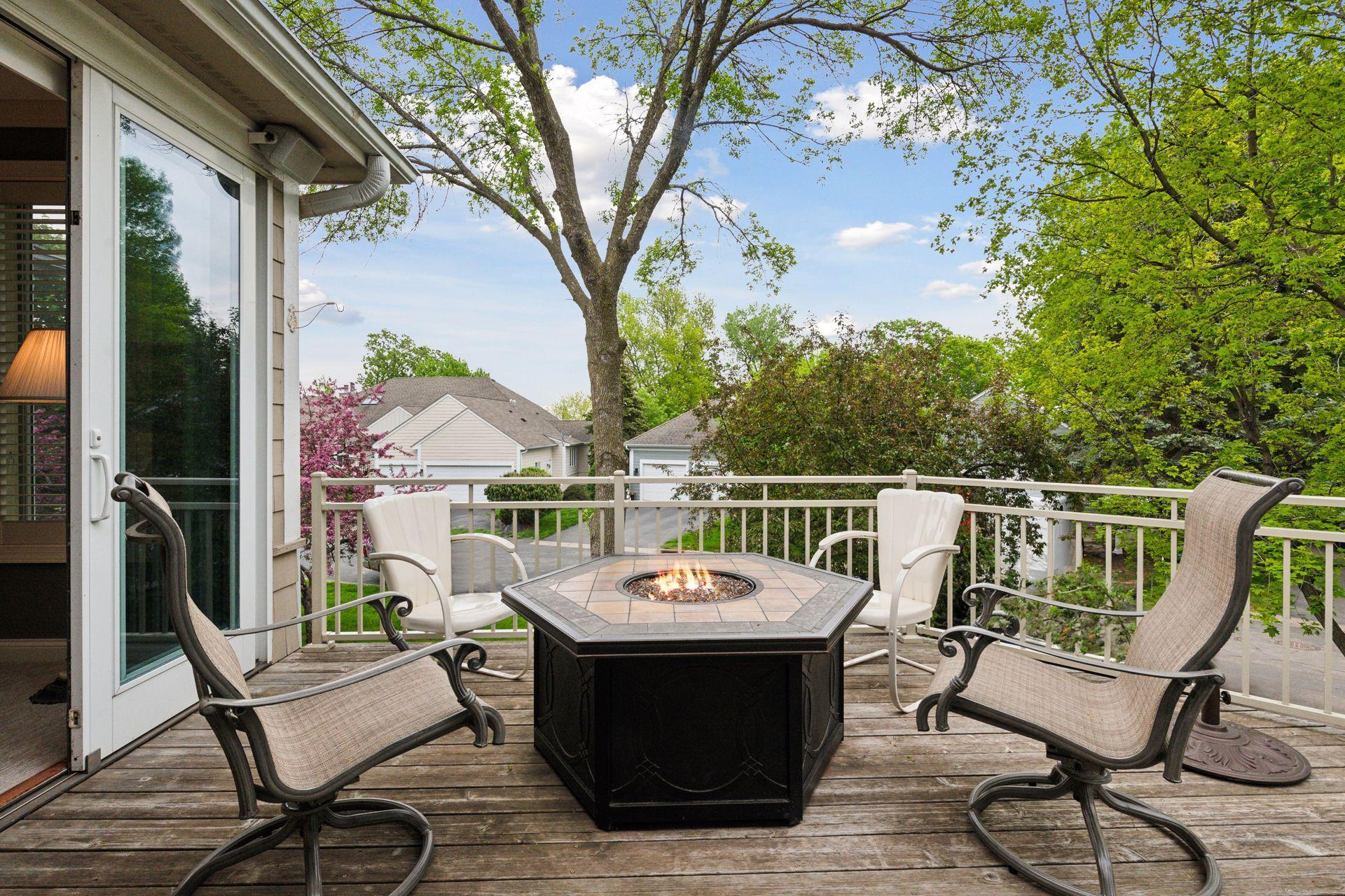 2994 Pelican Point Cir, Mound