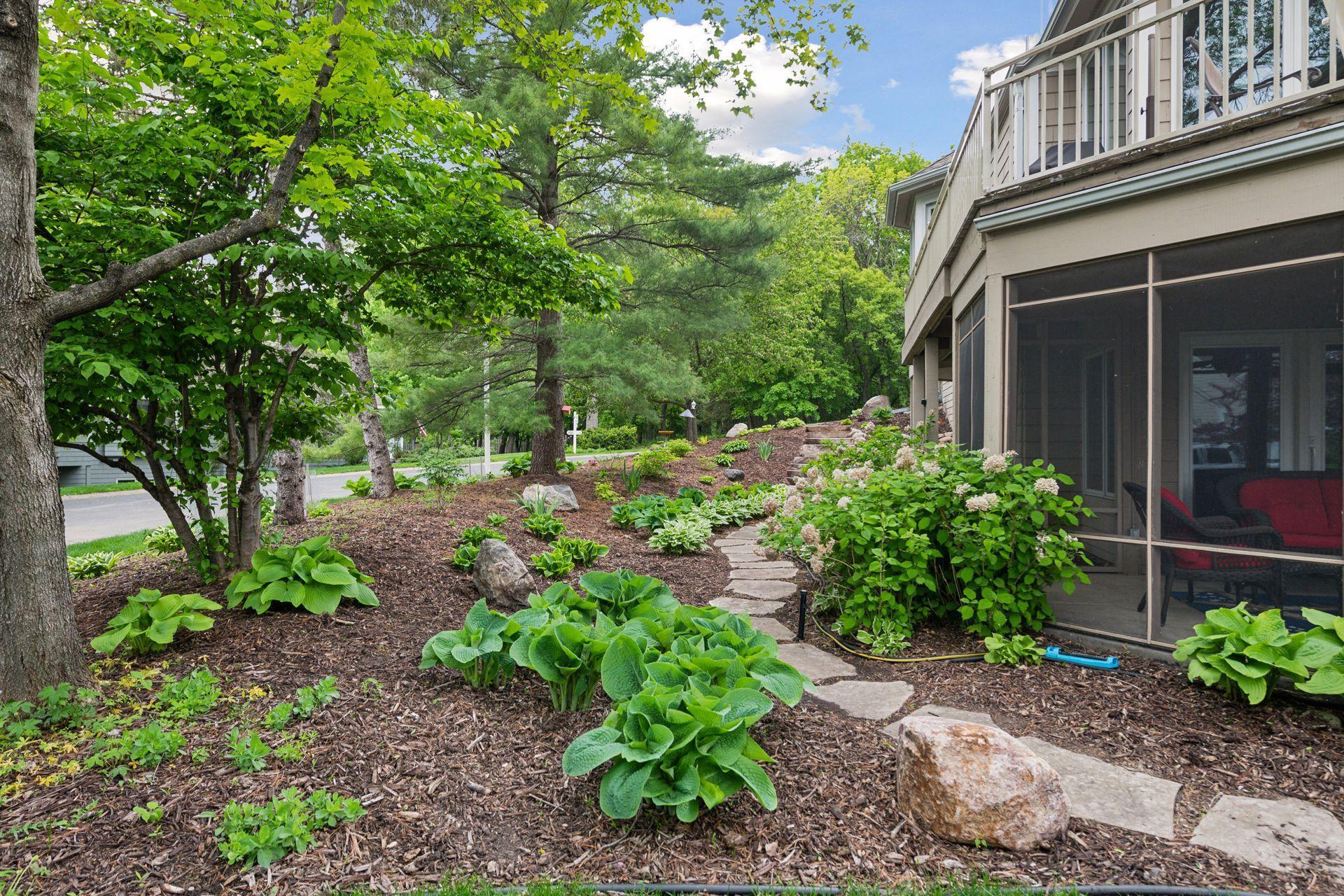 2994 Pelican Point Cir, Mound