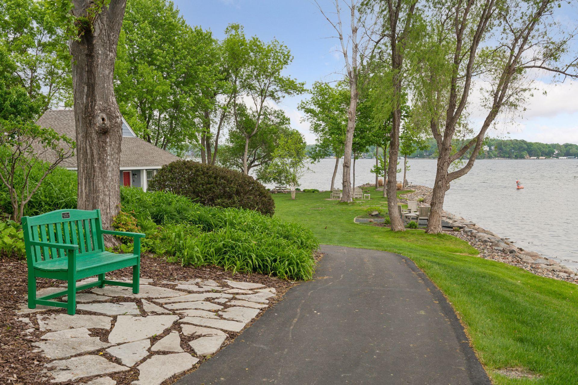 2994 Pelican Point Cir, Mound