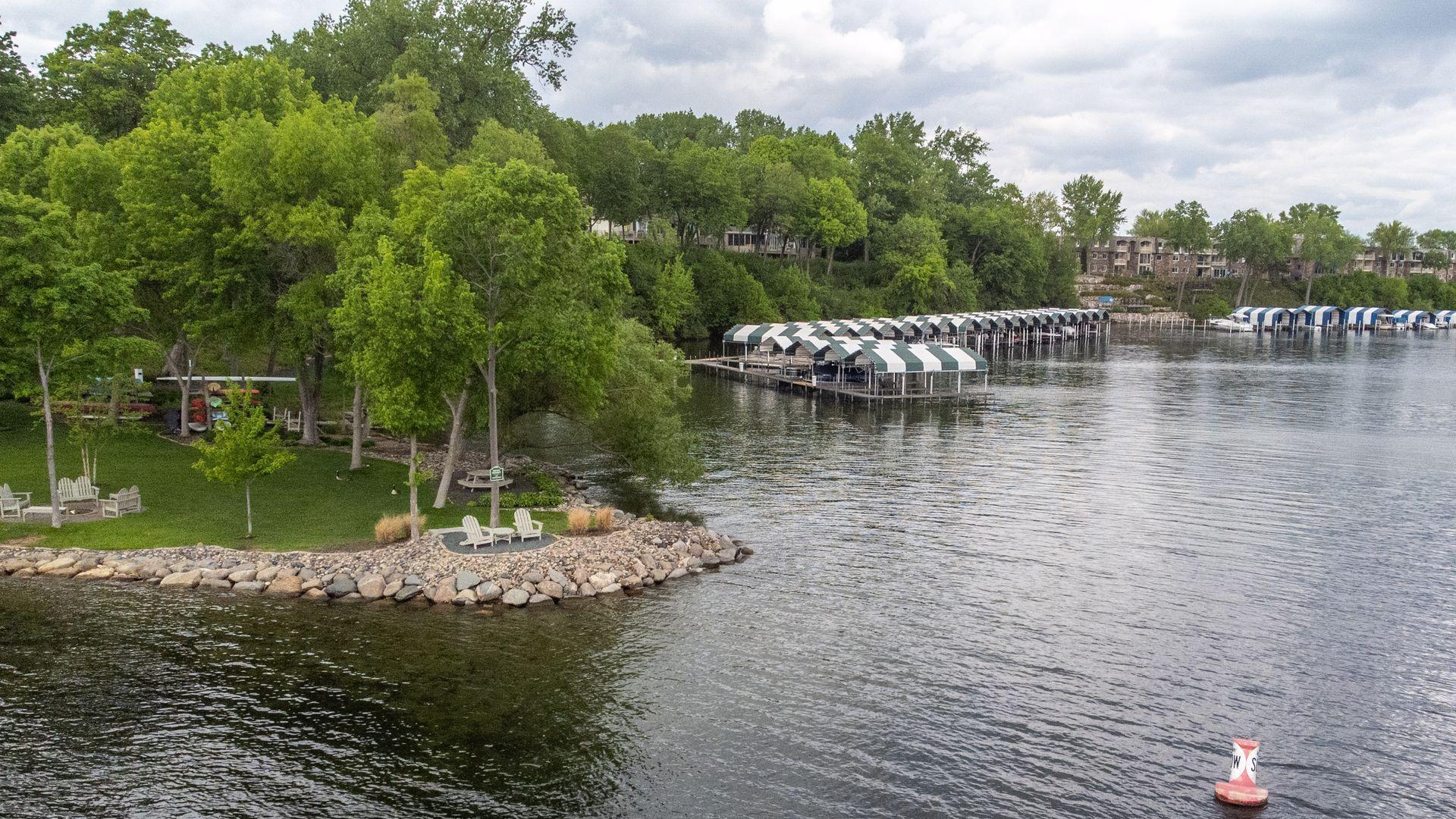 2994 Pelican Point Cir, Mound