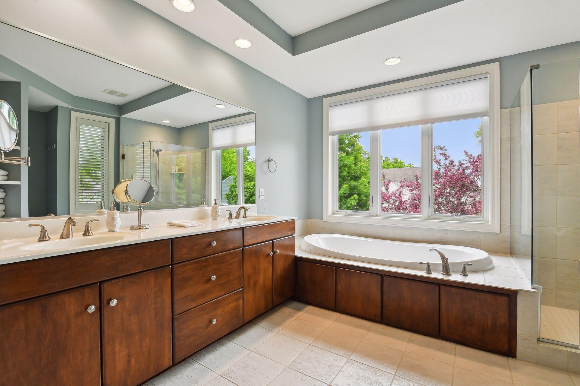 2994 Pelican Point Cir, Mound