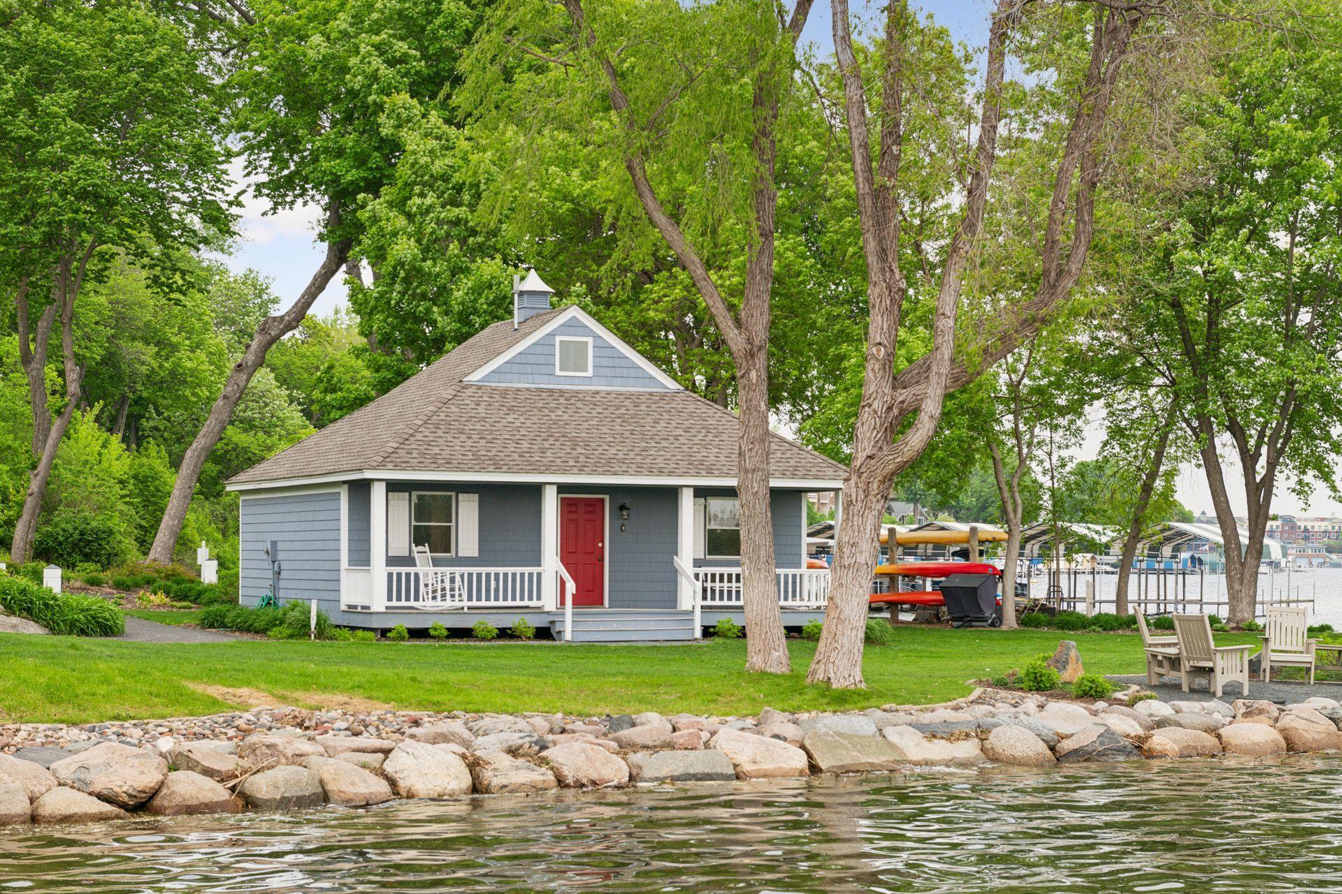 2994 Pelican Point Cir, Mound