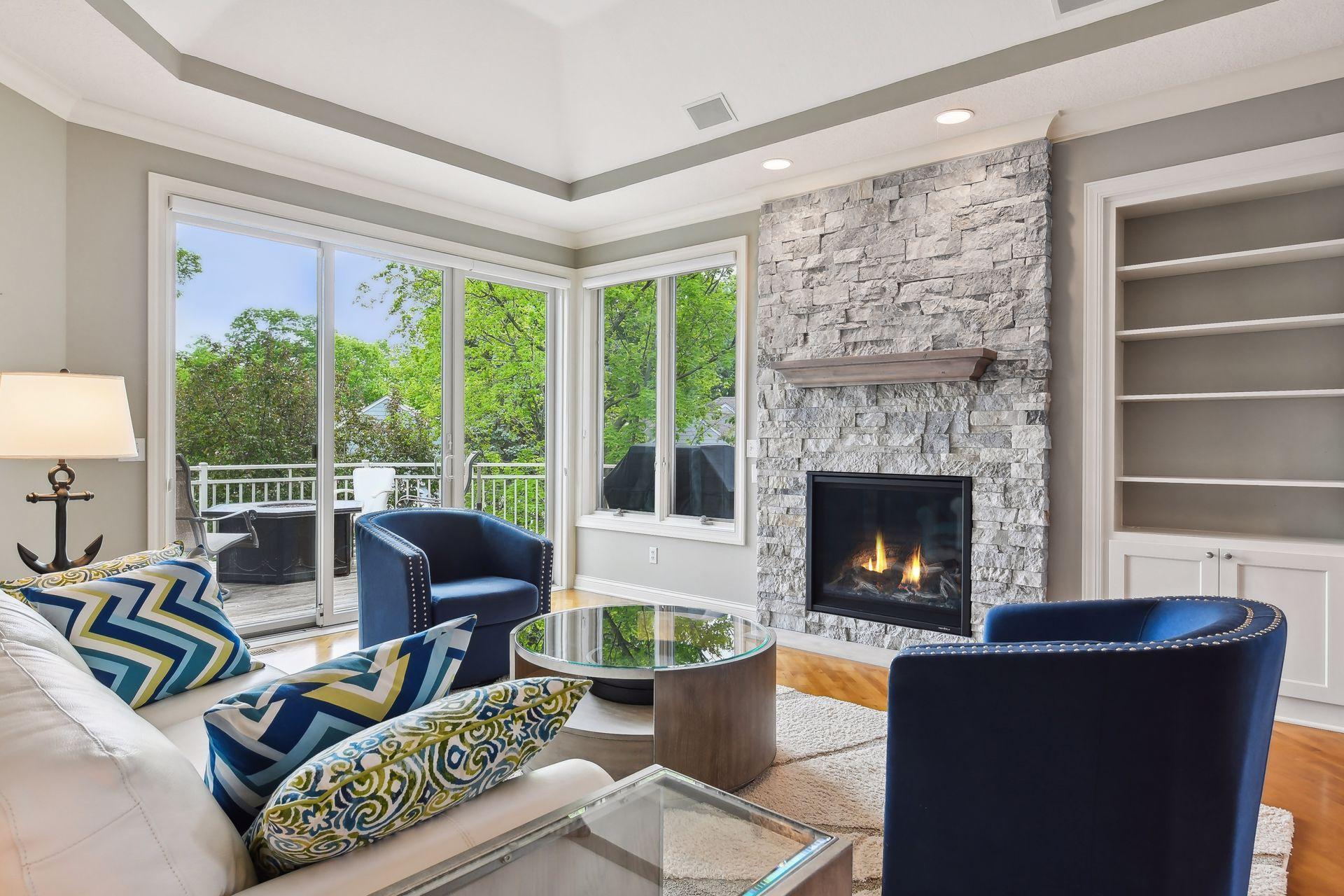 2994 Pelican Point Cir, Mound