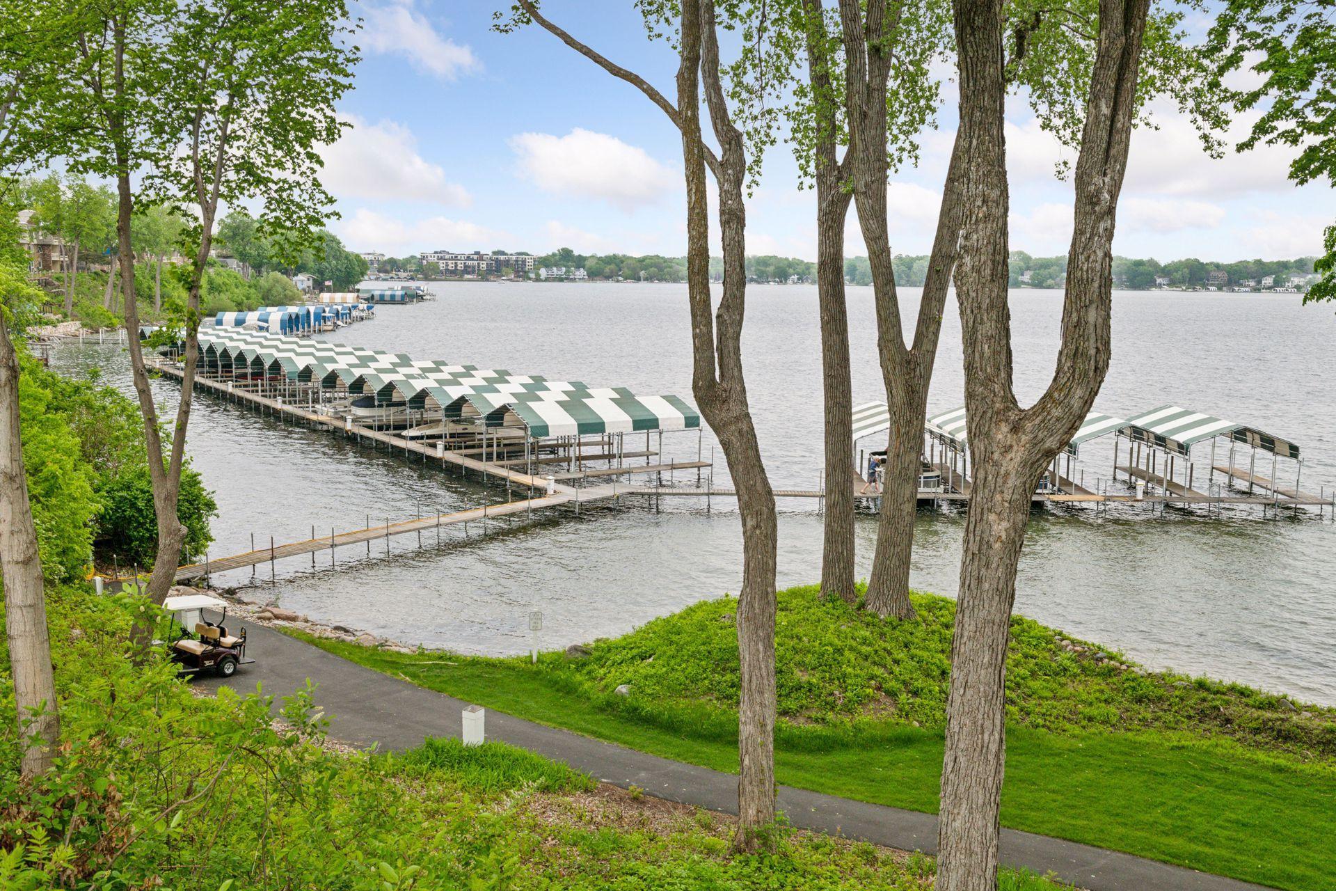 2994 Pelican Point Cir, Mound