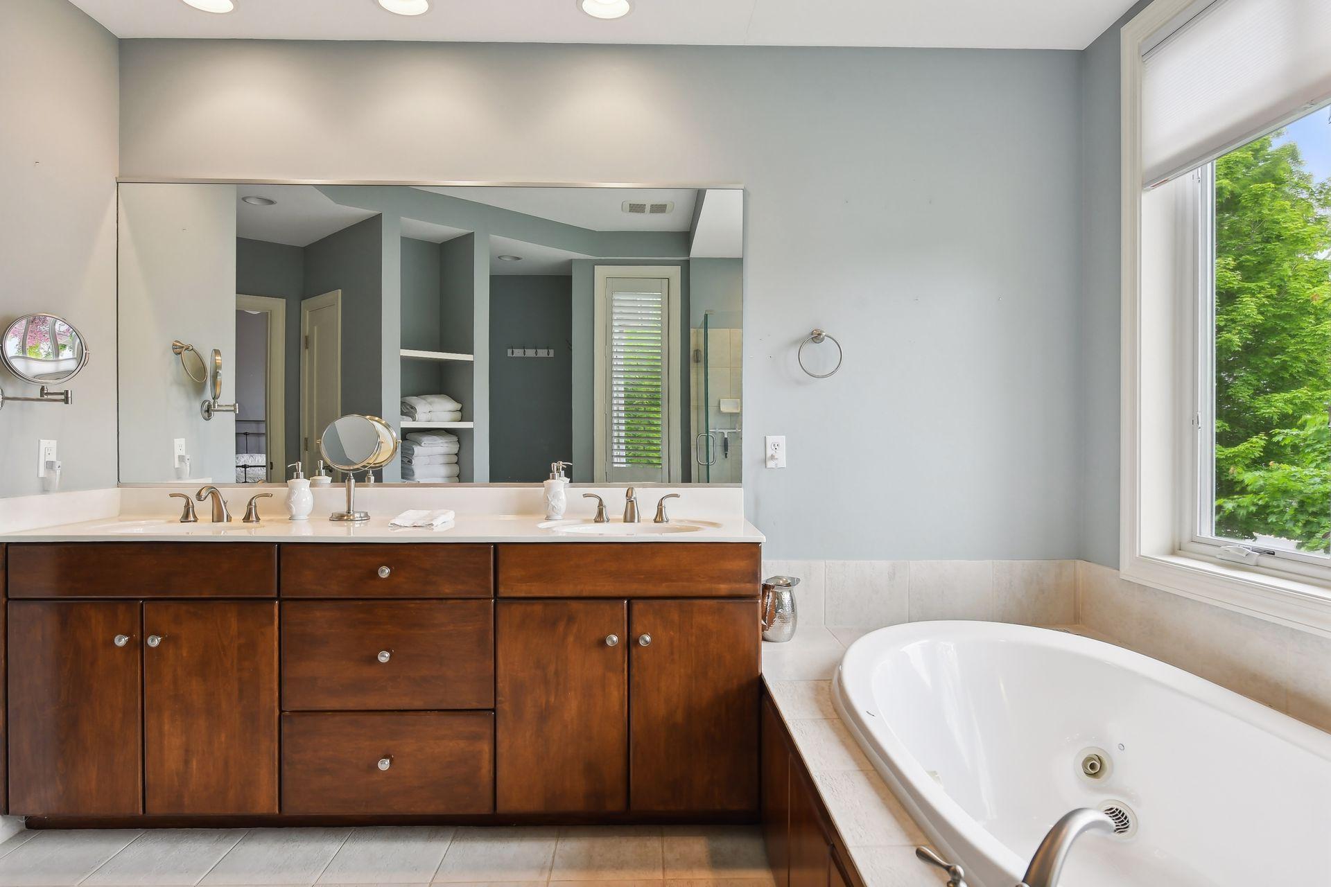 2994 Pelican Point Cir, Mound