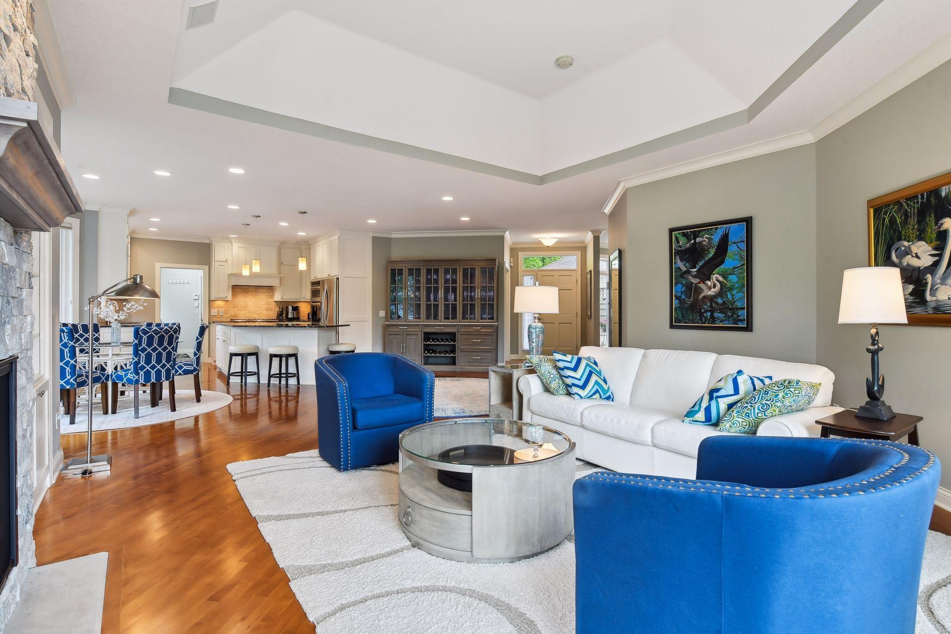 2994 Pelican Point Cir, Mound