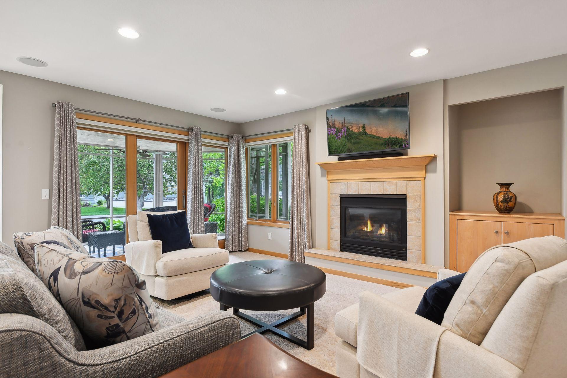 2994 Pelican Point Cir, Mound