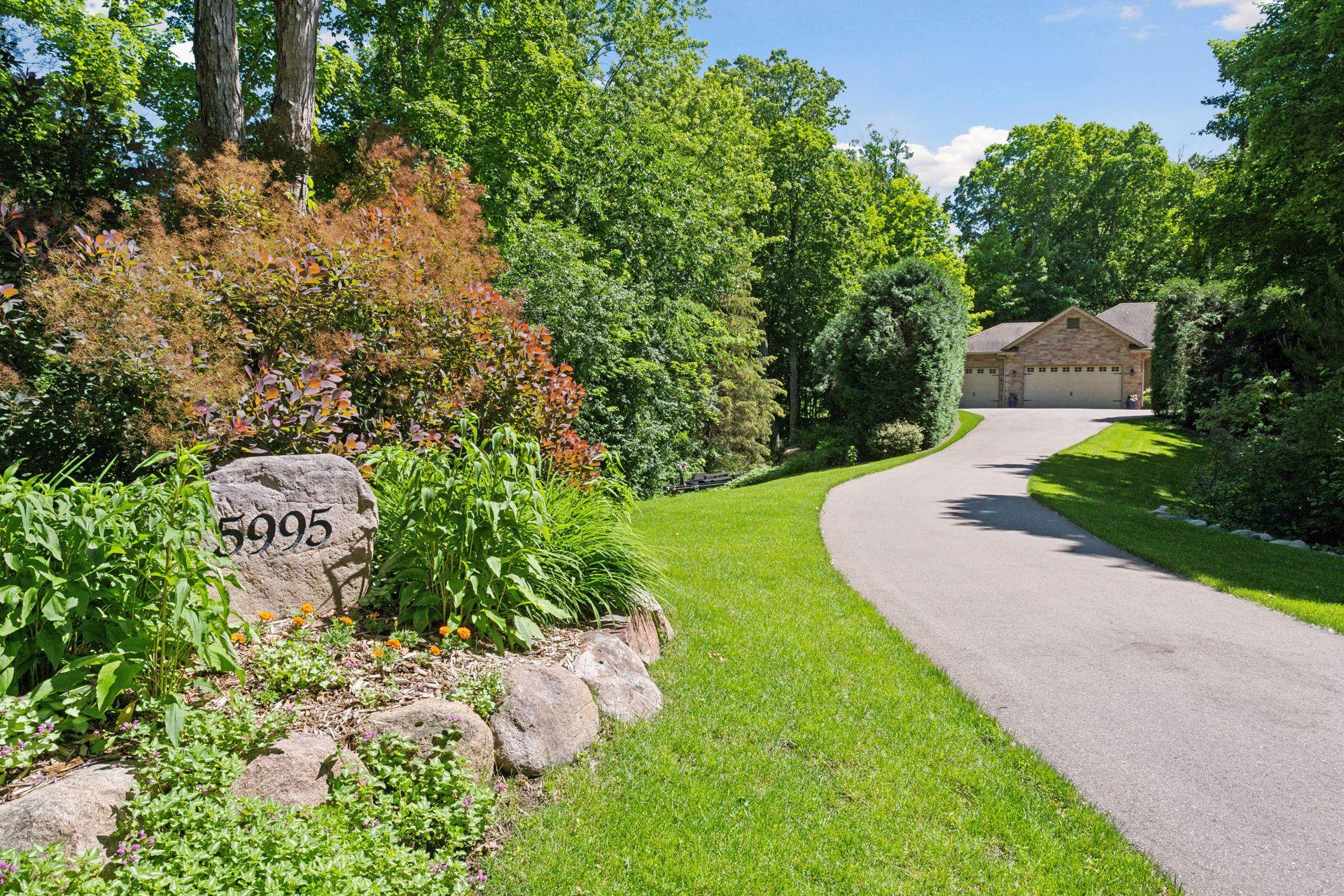 5995 Maple Forest, Minnetrista