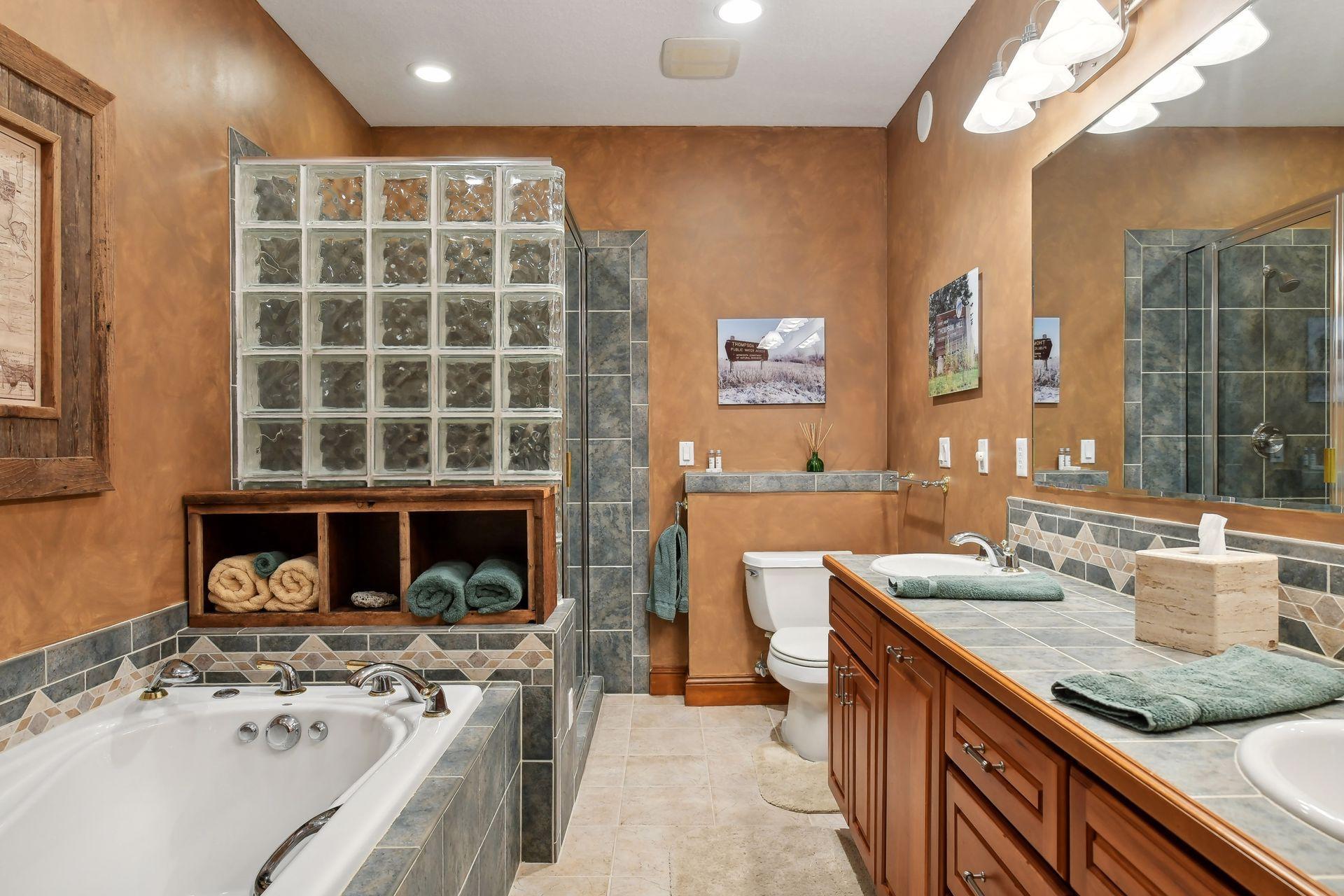 5995 Maple Forest, Minnetrista