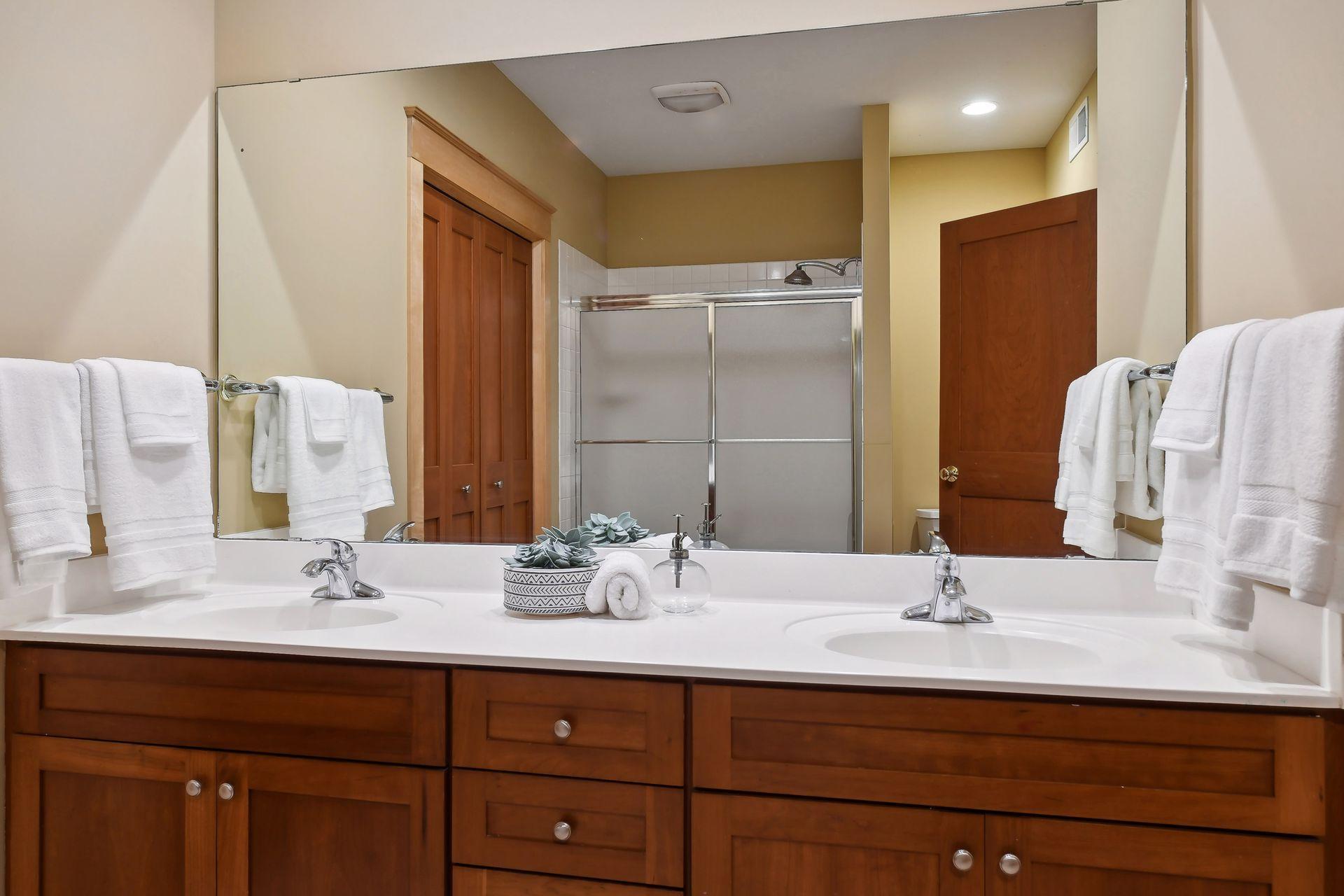 6140 Wood Hill Ln, Independence