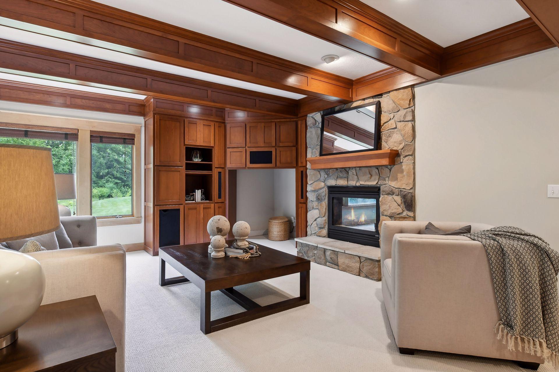 6140 Wood Hill Ln, Independence