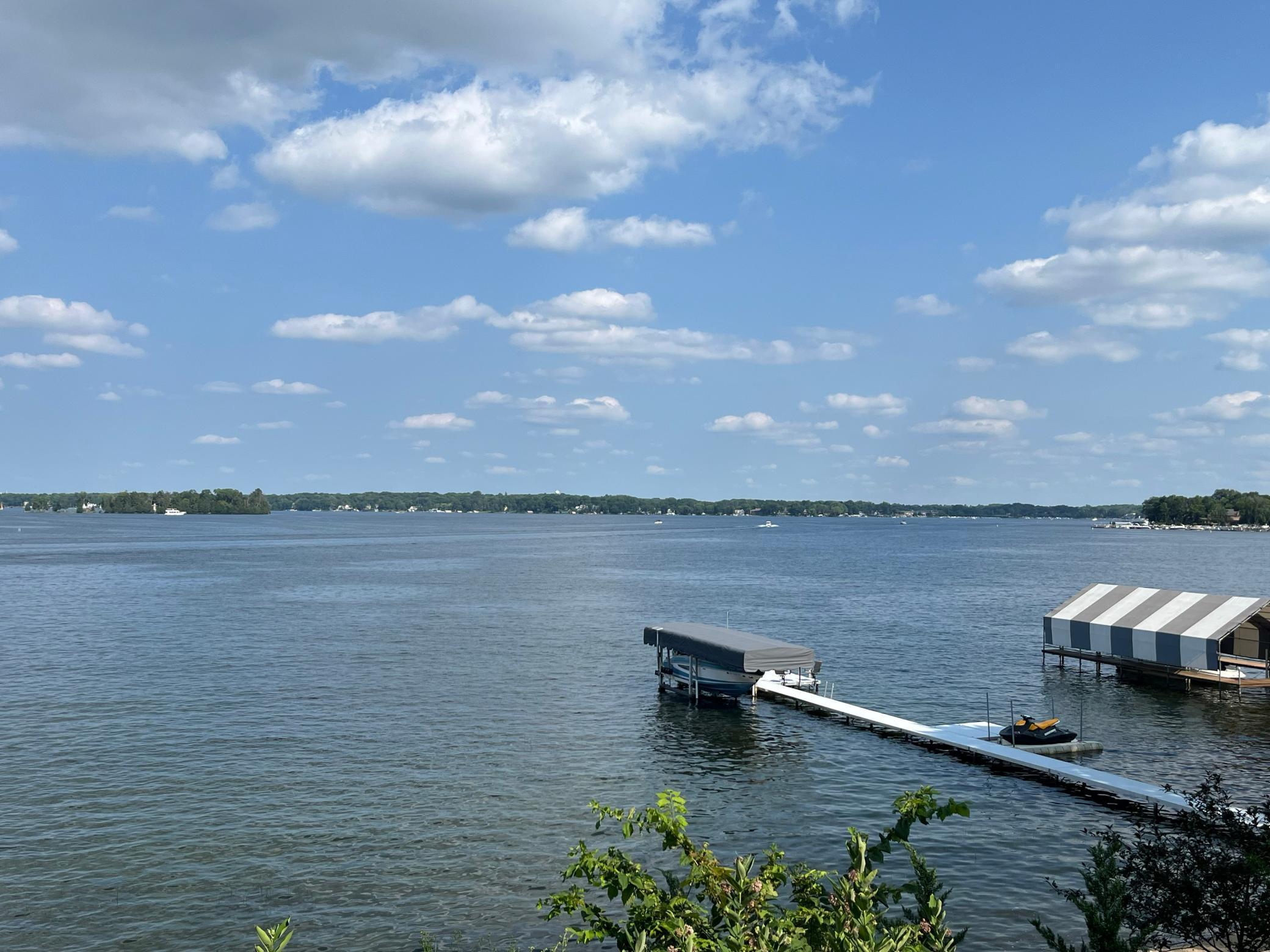 195 W Point Rd, Tonka Bay