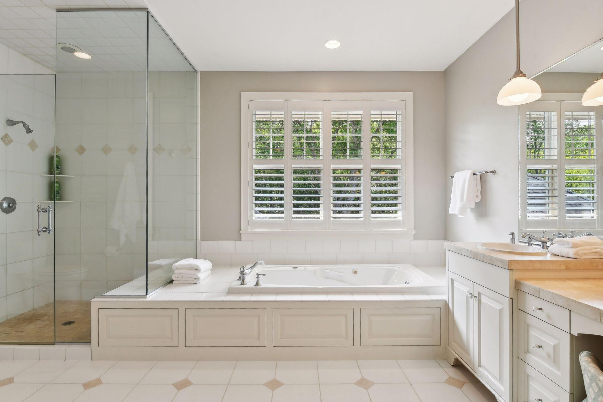 2335 Hollybush Rd, Medina