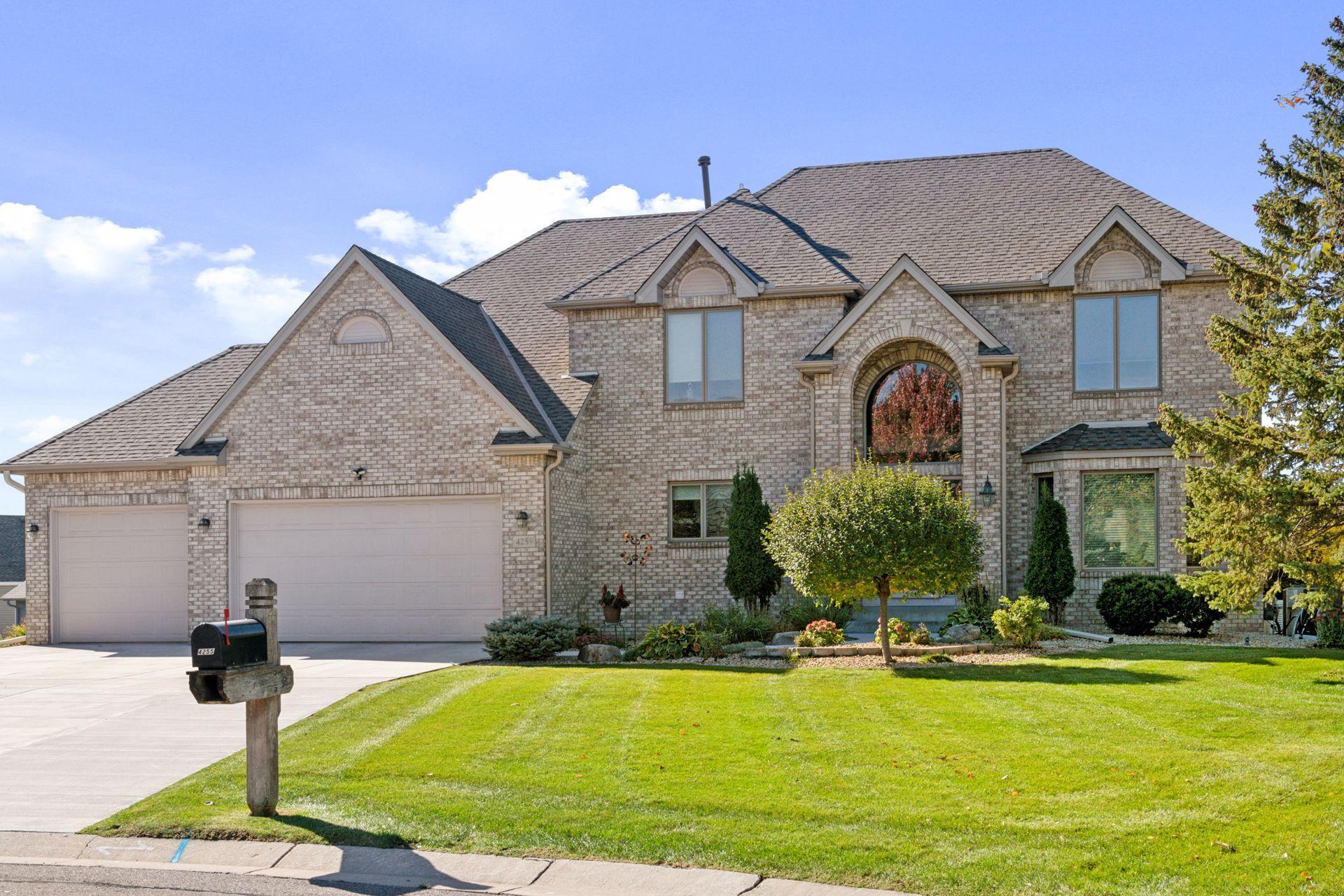 4255 Quinwood Lane N, Plymouth