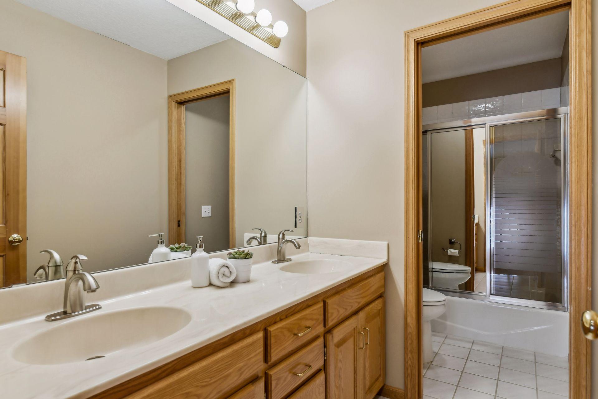 4255 Quinwood Lane N, Plymouth