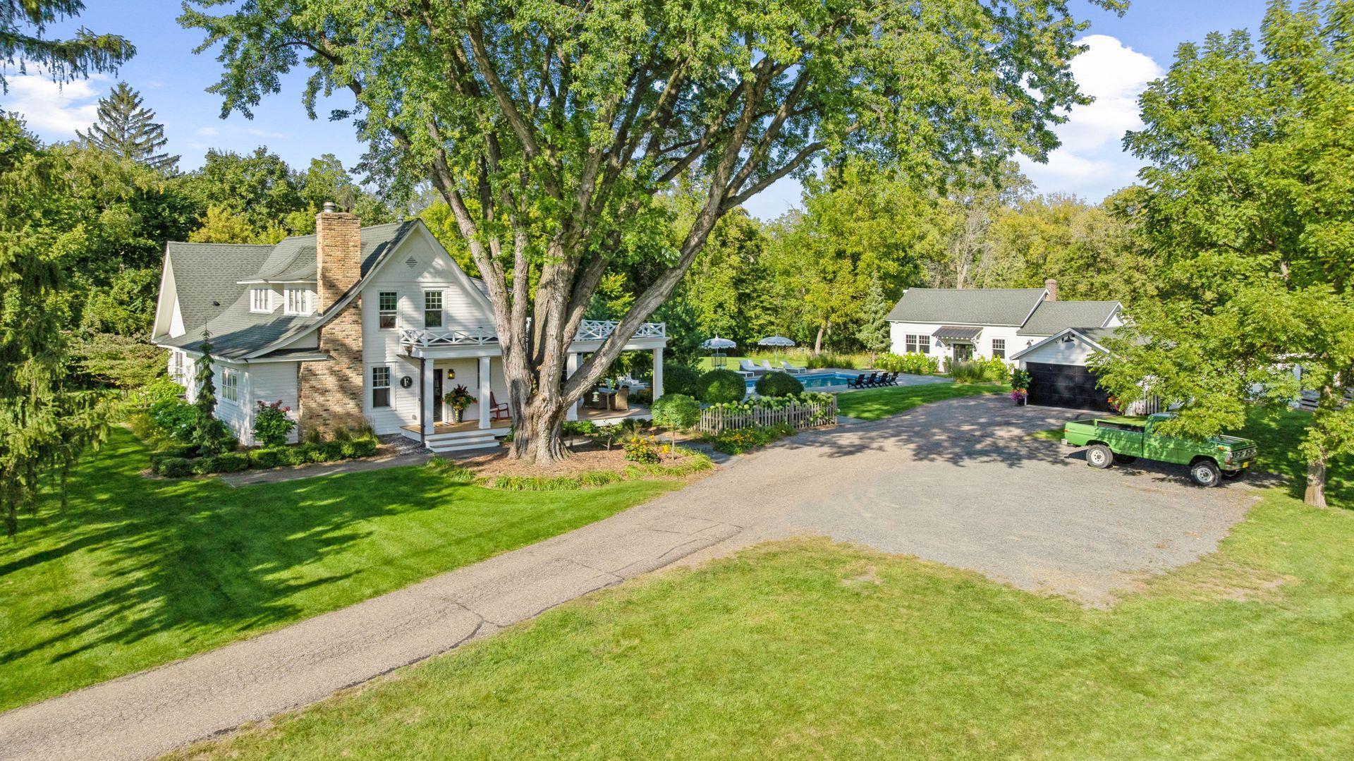 820 Old Crystal Bay Rd S, Orono