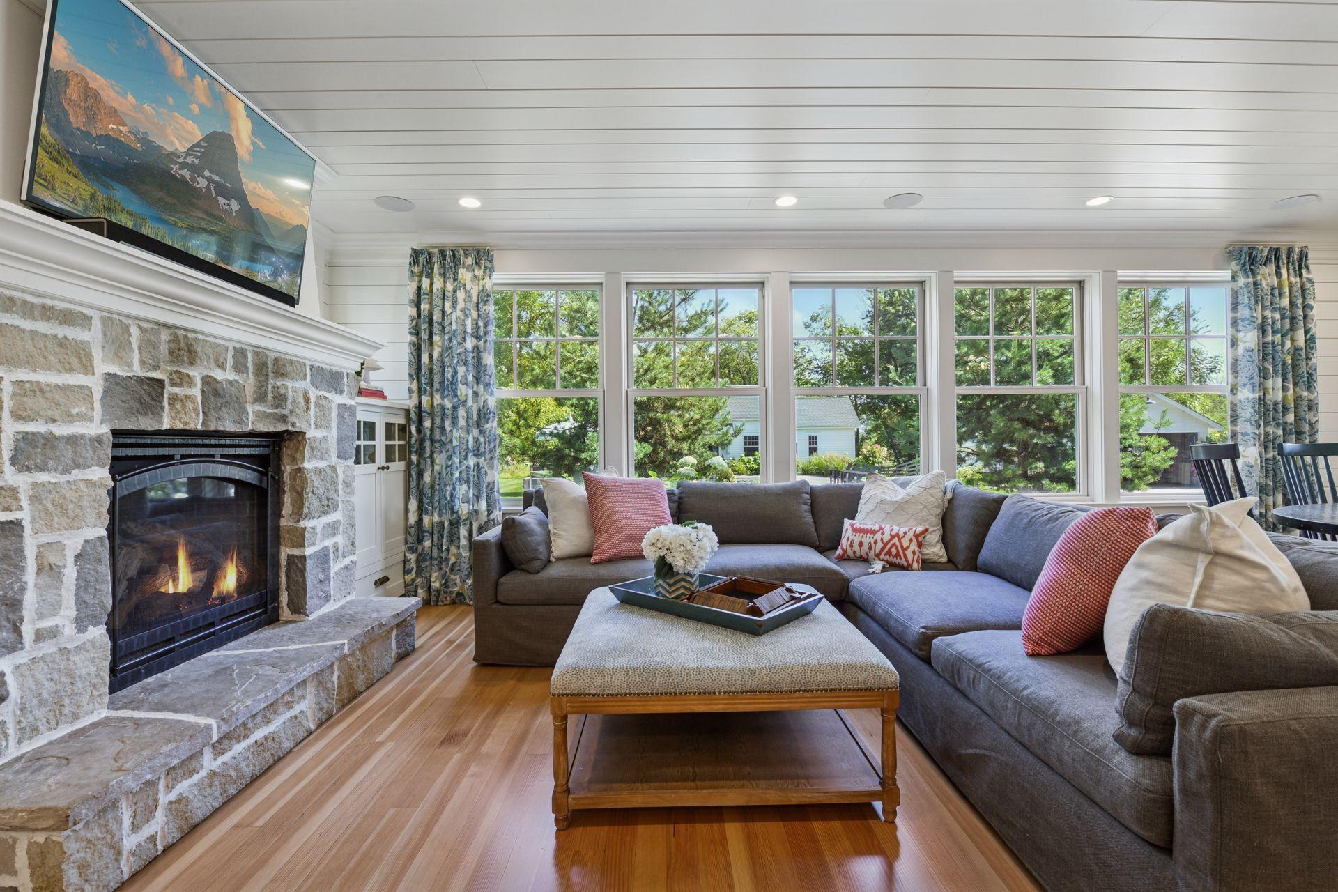 820 Old Crystal Bay Rd S, Orono