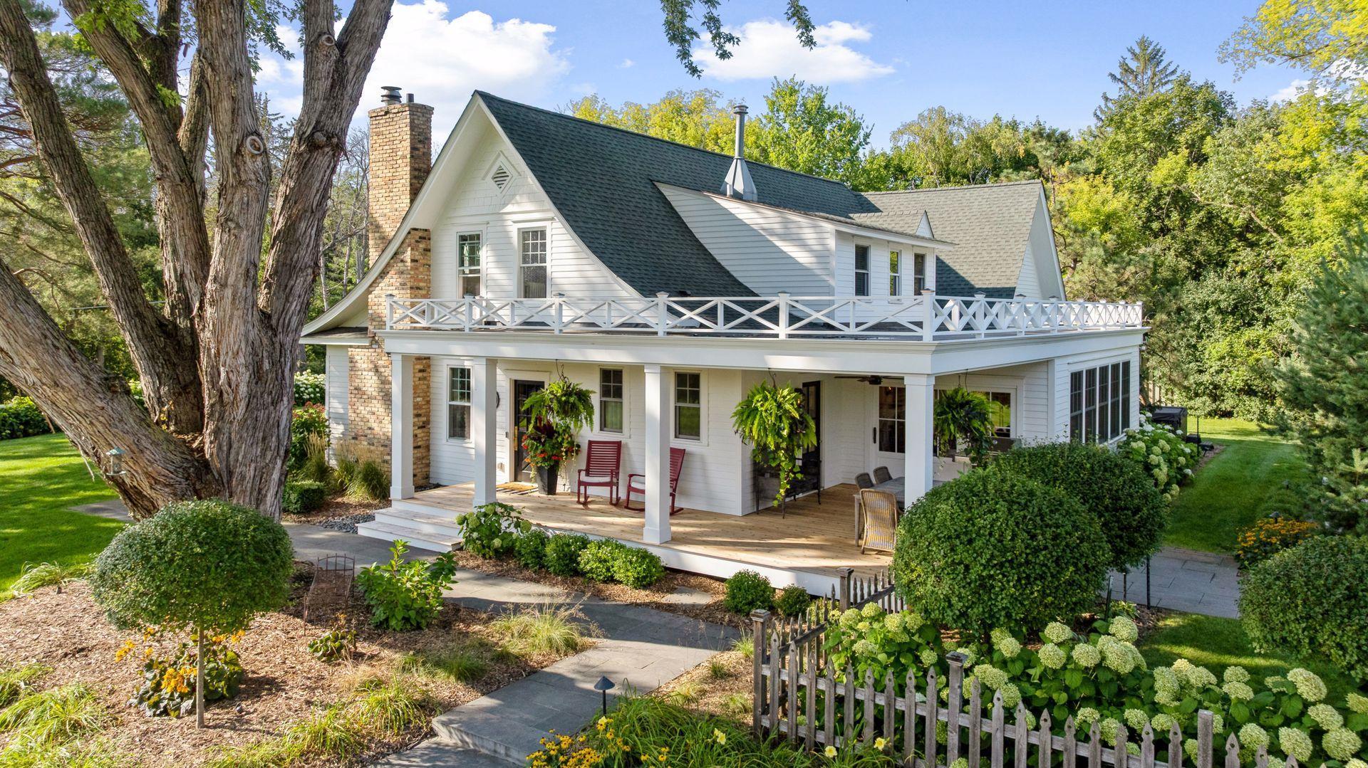 820 Old Crystal Bay Rd S, Orono